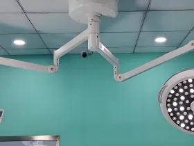 手术室照明系统设计:从光学性能到洁净兼容性的技术平衡